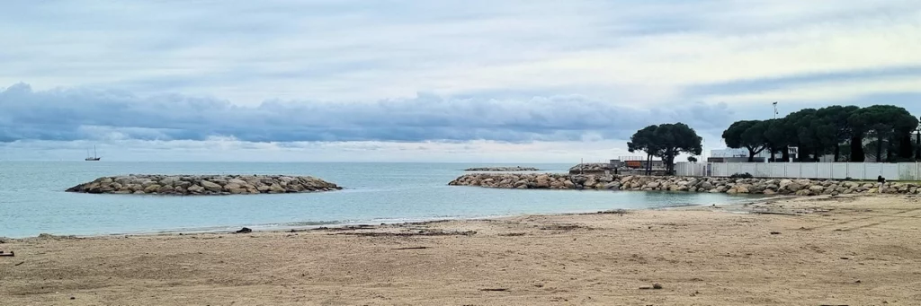 Golfe-Juan, une plage en hiver