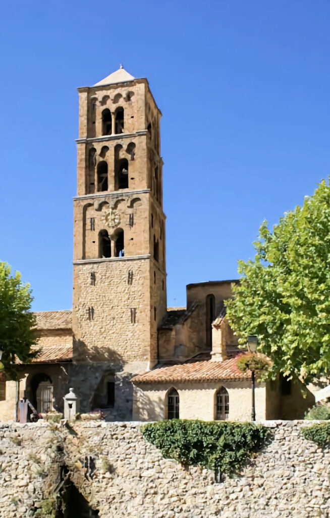 Le vieux clocher lombard du XIIème siècle à Moustiers-Sainte-Marie