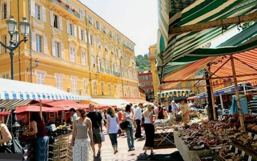 Le cours Saleya à Nice et ses marchés
