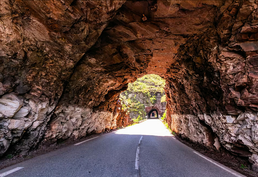 Gorges de Daluis, la départementale à 17 tunnels