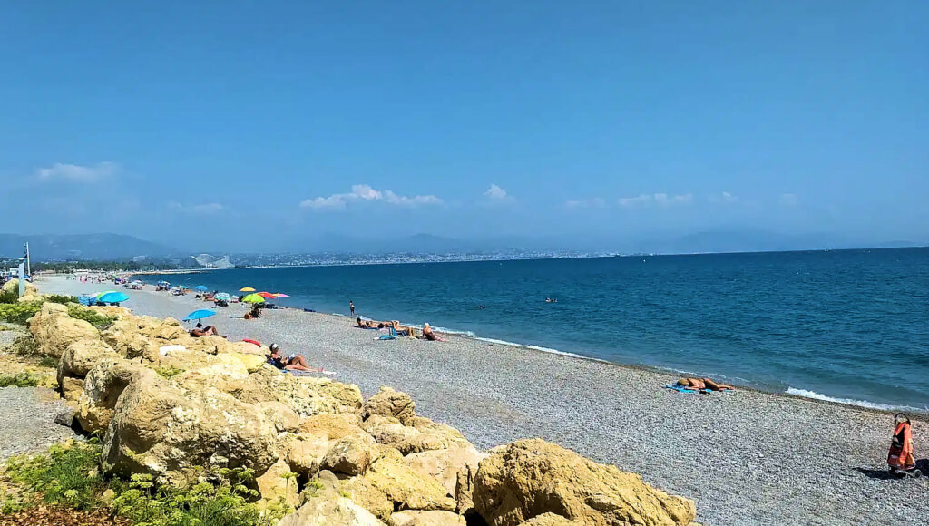 Plage de Fontonne Est à Antibes