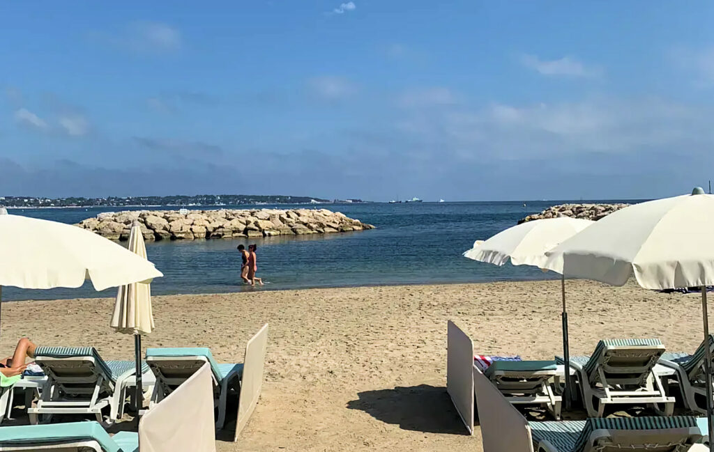 Plage du Vieux-Rocher à Golfe-Juan