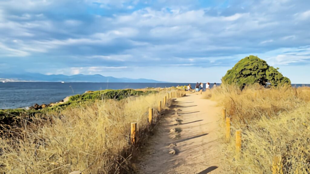 Chemin du littoral sur la côte du Cap d’Antibes