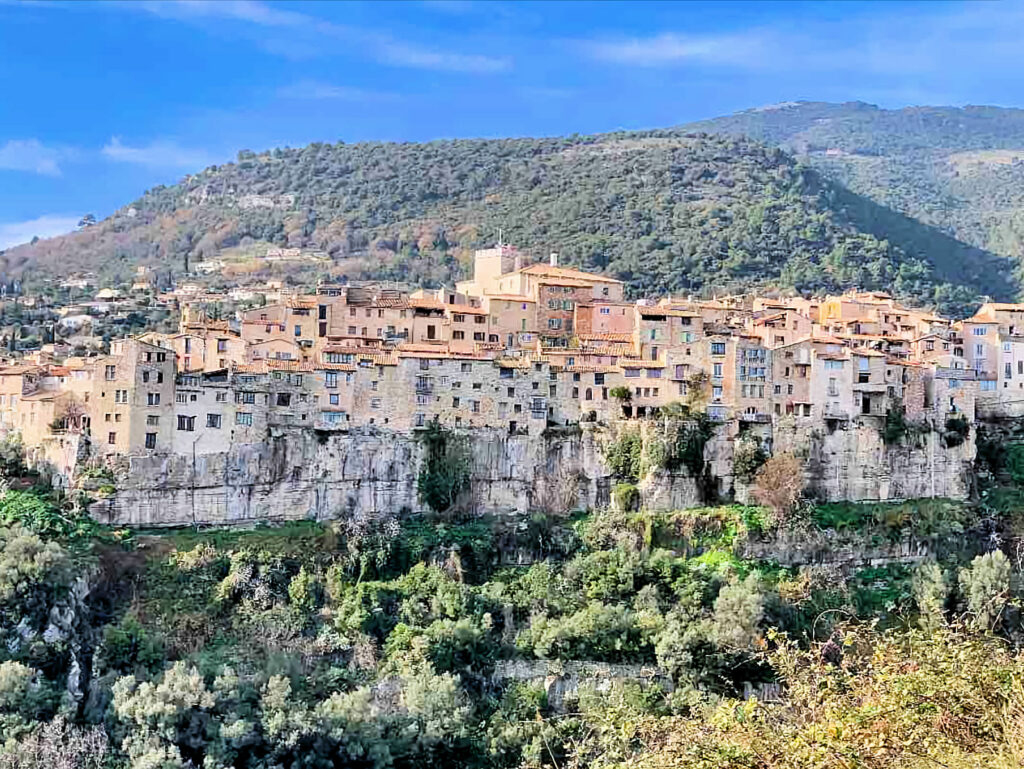 Tourrettes-sur-Loup, village perché, capitale de la violette